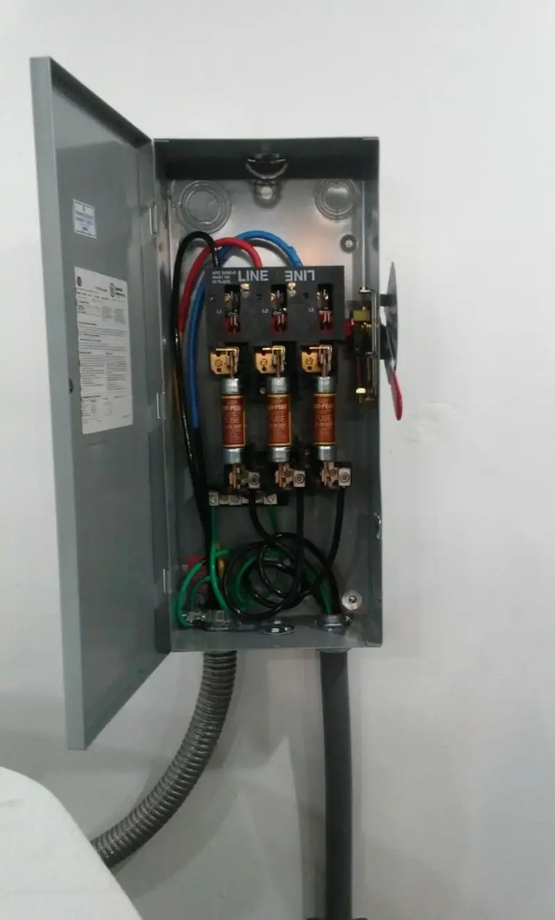 Three-phase disconnect switch installed for Electrical Wiring & Rewiring in Creve Coeur